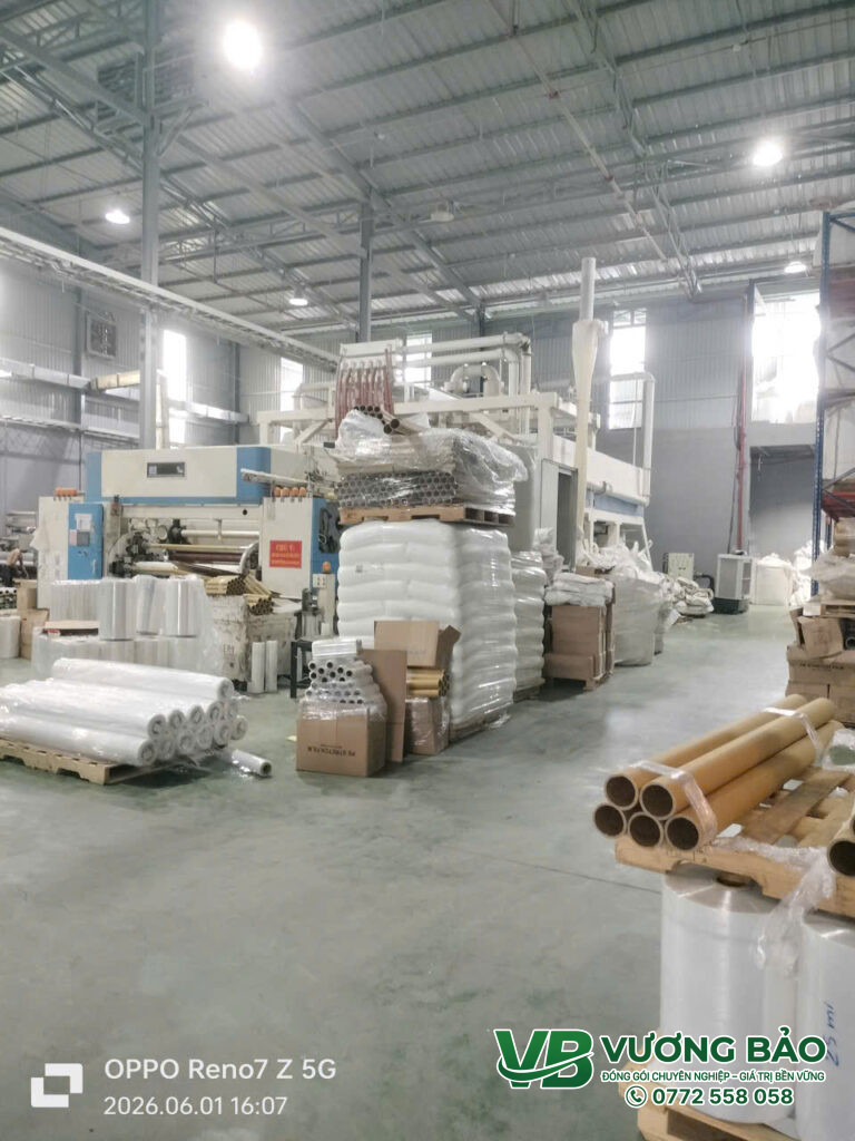Sản Xuất Màng PE Quấn Pallet Giá Tốt Cho Nhà Máy, Kho Xưởng